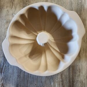 Pampered chef stoneware